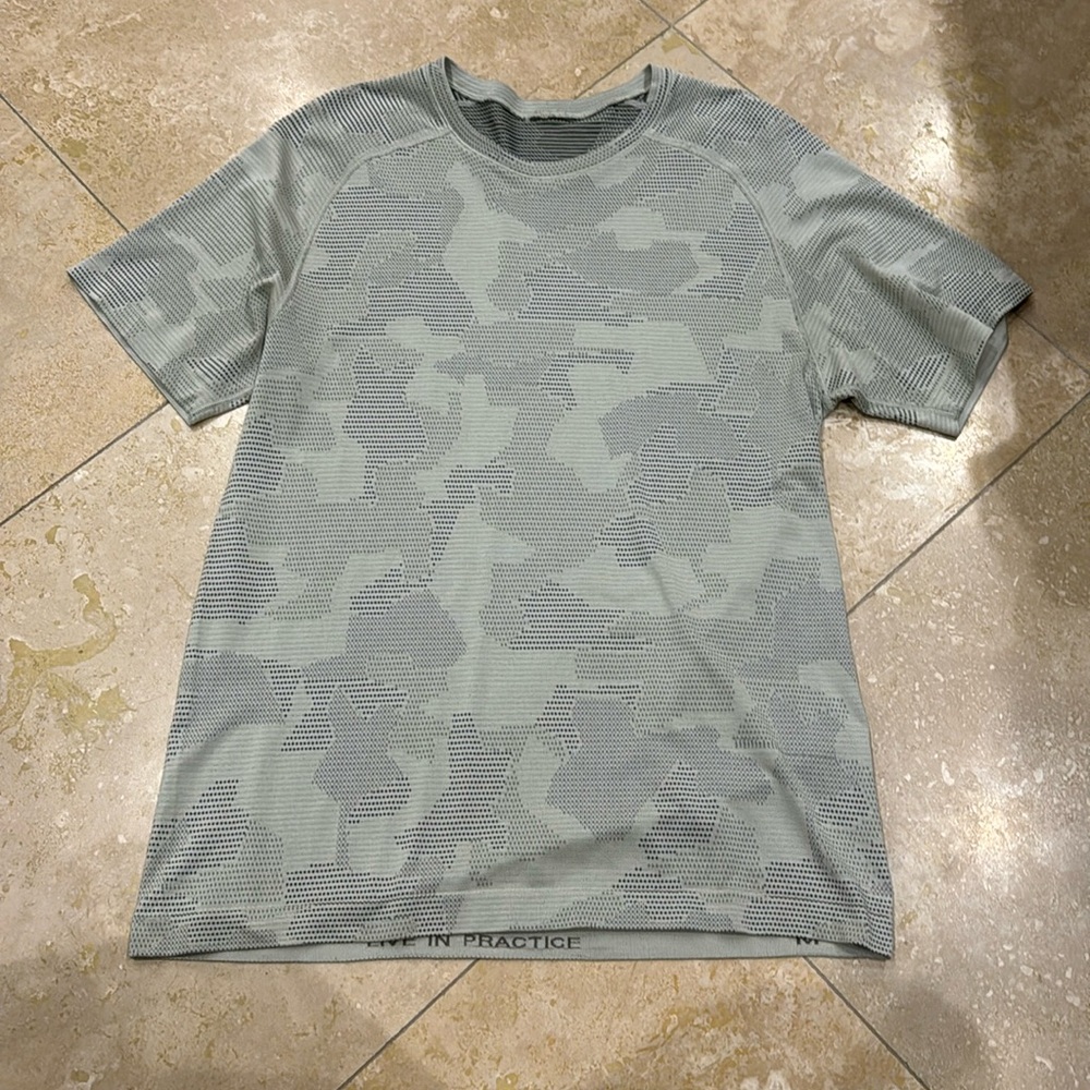 Lululemon T-Shirt